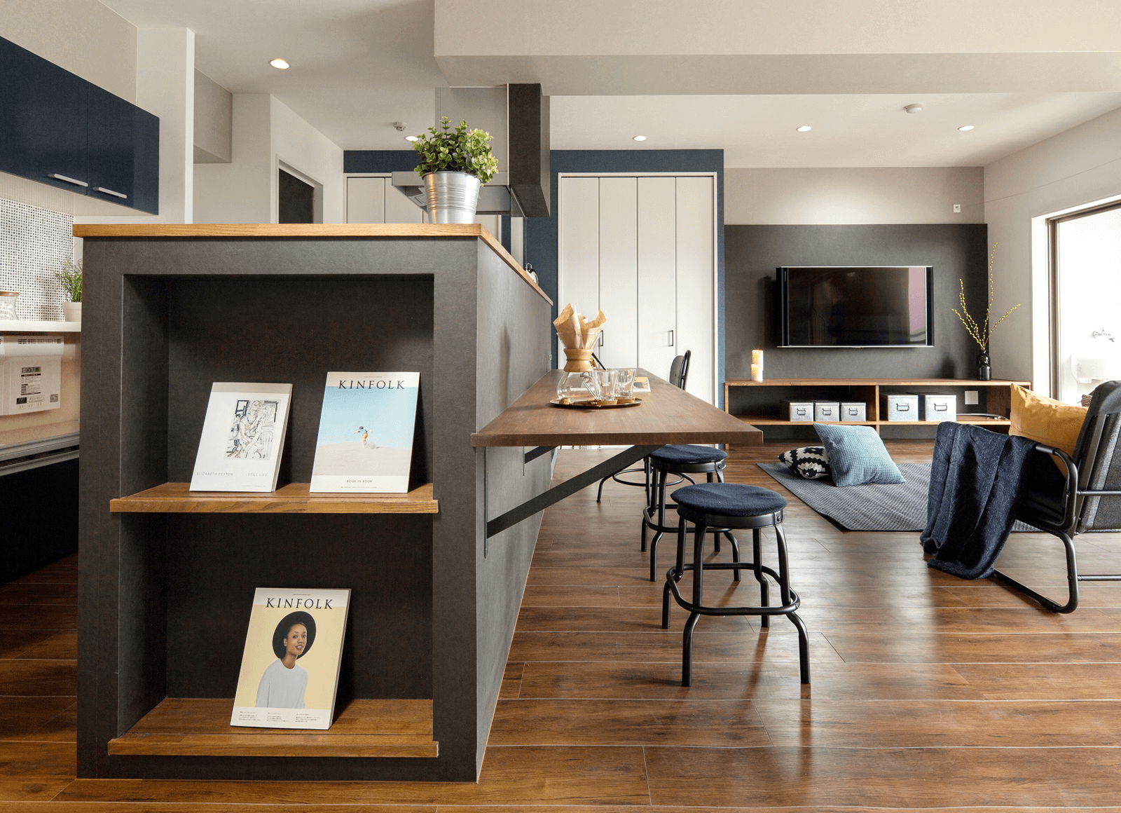 02 中古マンションを購入し、自分たちらしいモダンな空間へ