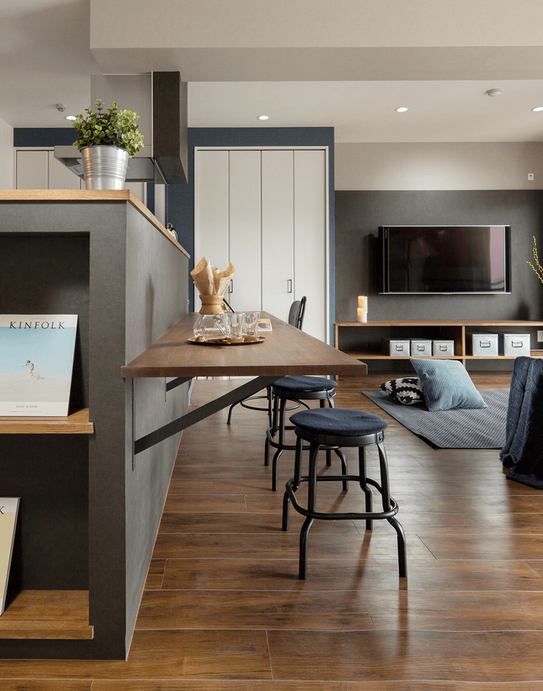 中古マンションを購入し、自分たちらしいモダンな空間へ